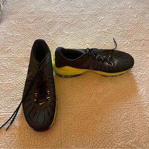 Nike Air MAX Men's Black Yellow Athletic Shoes Basketball 12.5 Running Fitness